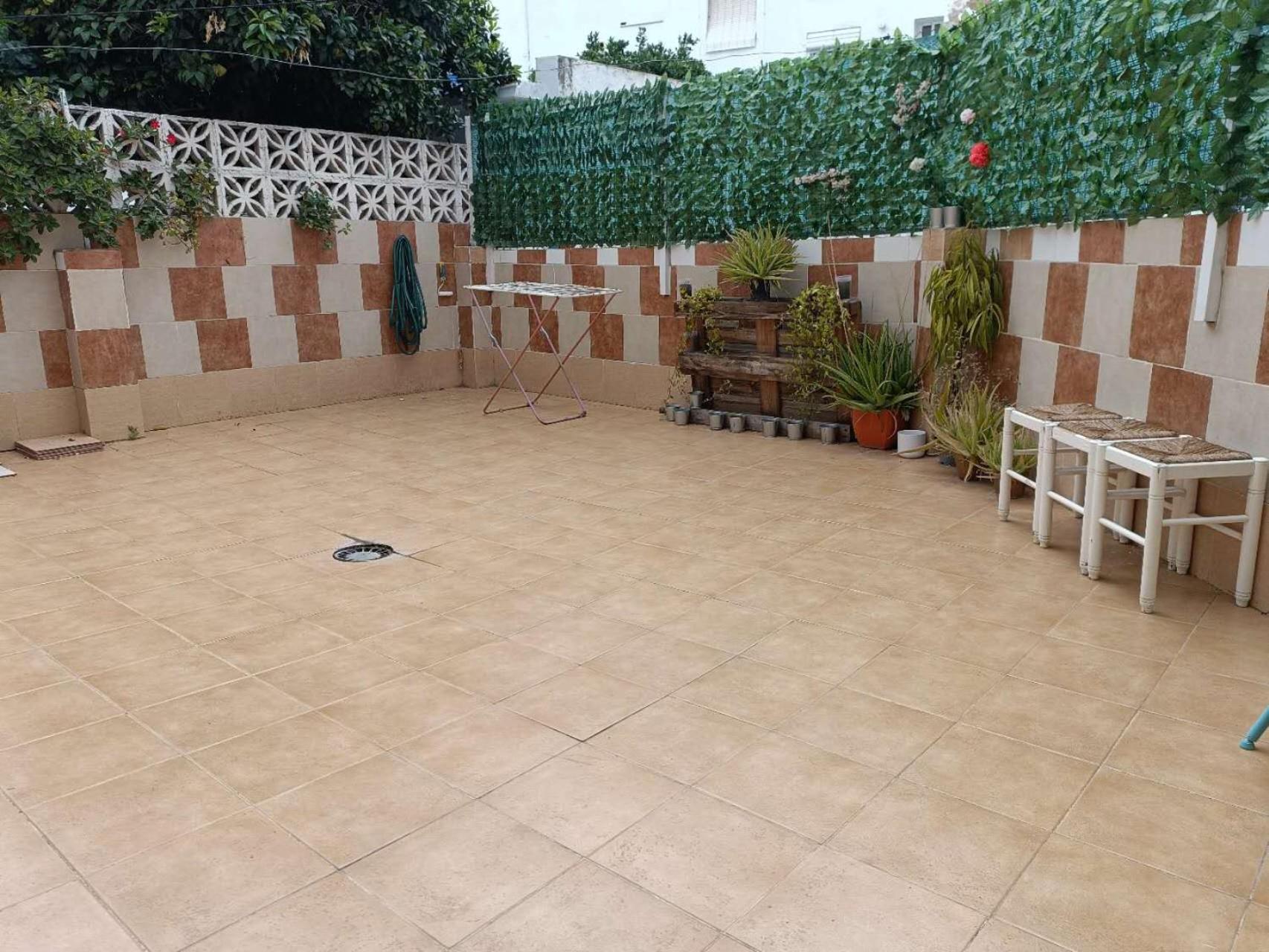 8 Mins Walk To Train Station Low Cost Youth Hostel Seville Exterior photo